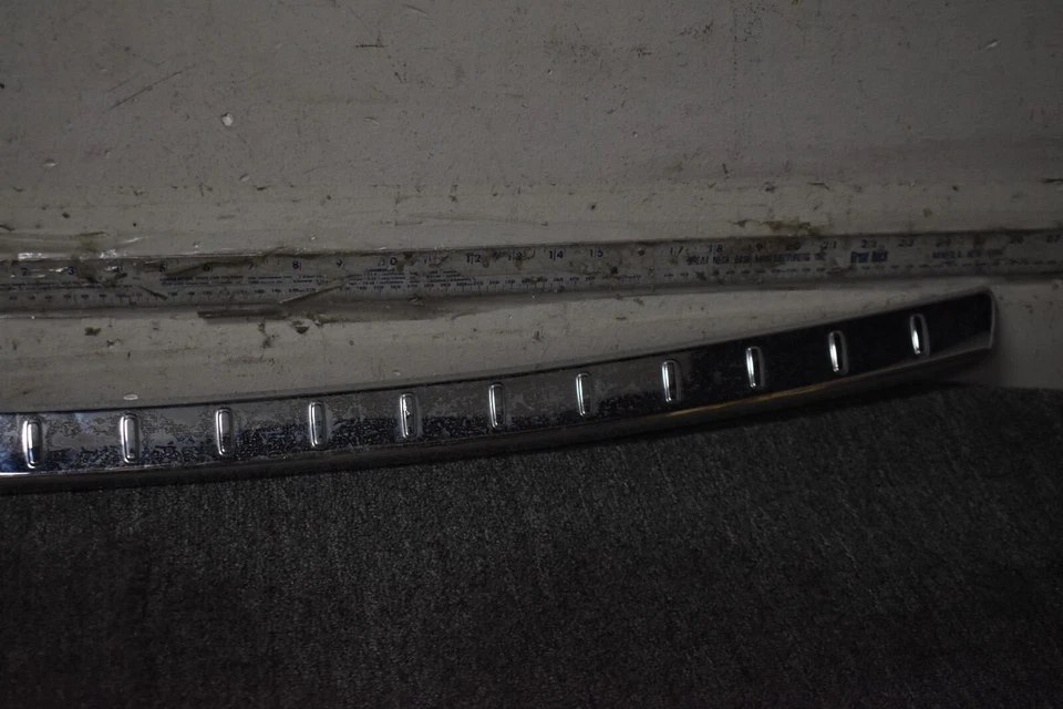 MERCEDES BENZ GLE 63 AMG S 4MATIC 2021-2022 PROTECTOR DE UMBRAL CROMADO DE FÁBRICA OEM Foto 3 de 4