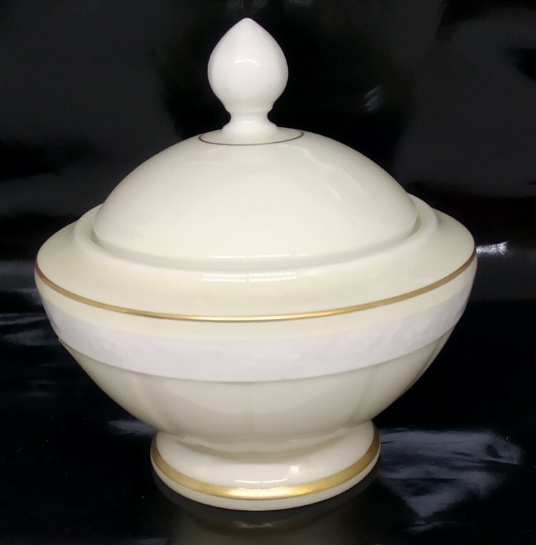 Villeroy e Boch zuccheriera IVOIRE in bone china bianca e avorio