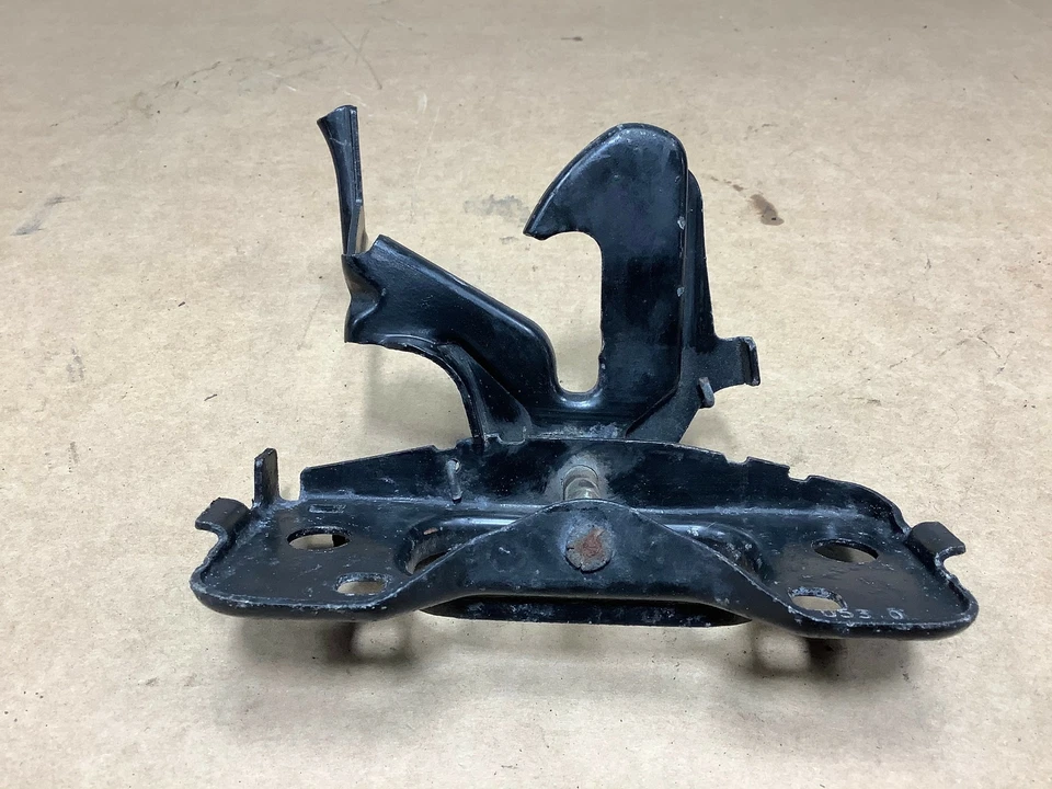 Volkswagen Routan 2010 3,8 L V6 capó delantero pestillo bloqueo gancho OEM+ Foto 2 de 4