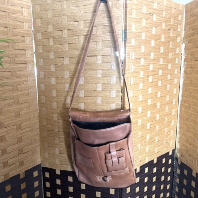 Le Donne Leather Vertical Flap Over Backpack/Shoulder 