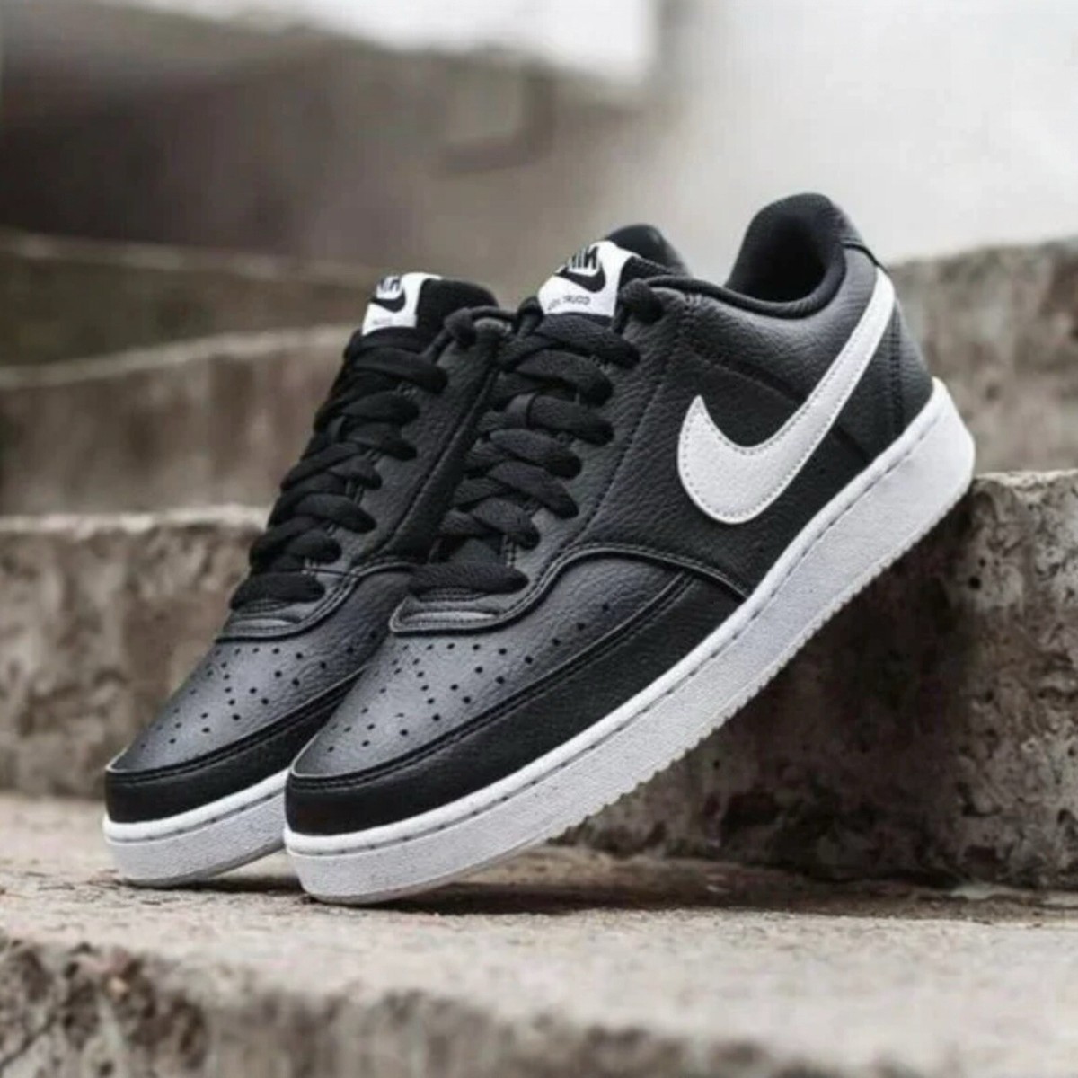 Nike Men\'s Black and White Low-Top Athletic Shoes Men main image 2