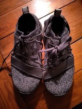 Under Armour Size 4Y Sneakers - Unisex Youth Sneakers/Shoes
