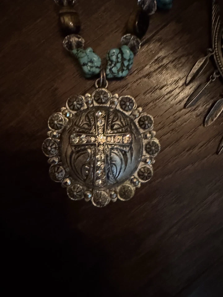 Lote de 2 collares Western imitación turquesa y plateados de Boot Barn Foto 2 de 4