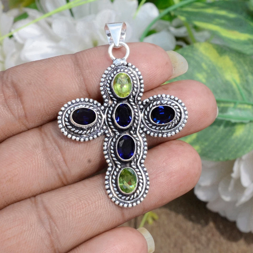 Colgante de ocasión de plata de ley 925 con cruz de piedras preciosas talladas en tanzanita y peridoto Foto 4 de 4
