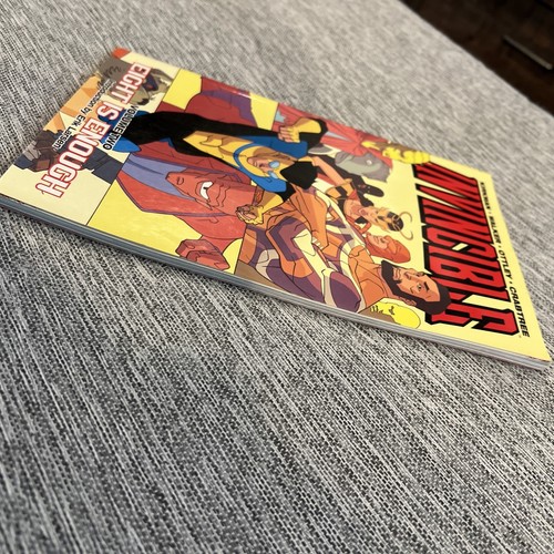 Invincible Volumen 2: Ocho es suficiente por Robert Kirkman - NOVELA GRÁFICA 2008 - Imagen 12 de 13