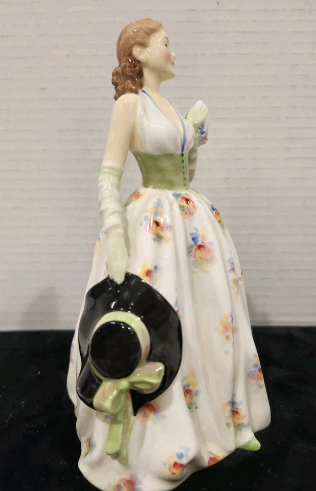 Royal Doulton "Carolyn" Retired Figurine~HN2112~1952~~Excellent Condition - Image 2 of 4