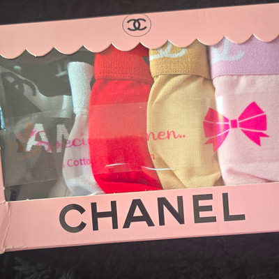 CHANEL Women s 4-Pair Cotton Crew Socks One Size Multicolor Logo Bow