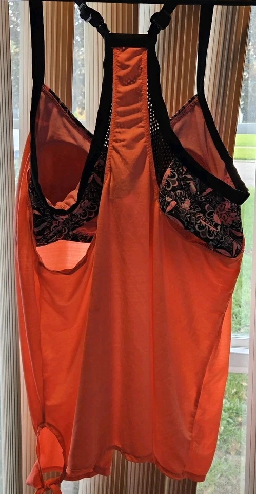 Sujetador deportivo acolchado para mujer GERRY (32 C) negro floral con capa sin mangas de nailon rosa Foto 2 de 4