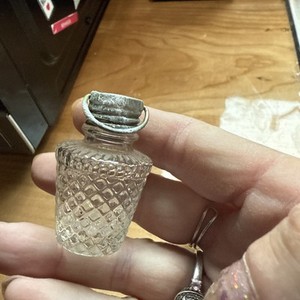 VNT, Mini Salt And Pepper Shakers, Pressed Glass, Less Than 2”, L.E. Smith Glass