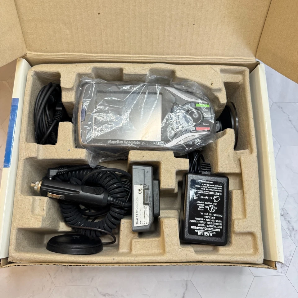 Magellan RoadMate 700 Automotive Car GPS Navigation System Complete in Box EUC - Image 2 of 4