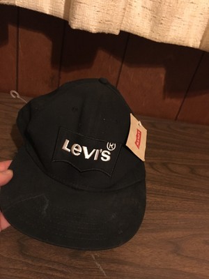 black levis hat