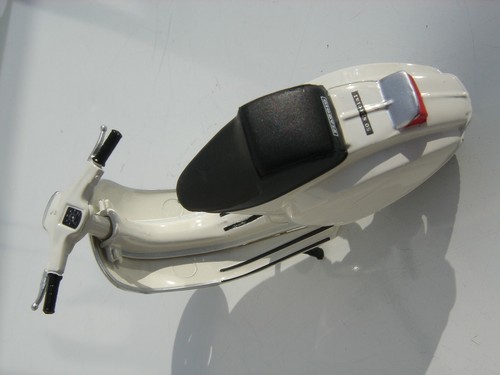 VESPA COLLECTION 1:18 VESPA 50 SPECIAL 1969 DIE CAST - Picture 7 of 11