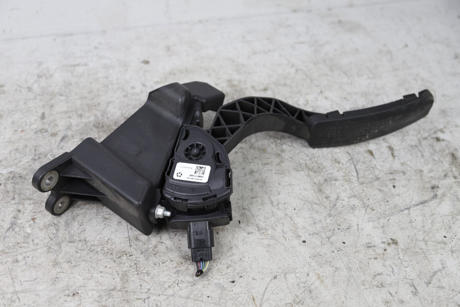 2014 - 2020 MASERATI LEVANTE OEM ACCELERATOR GAS PEDAL ASSEMBLY 06700372500