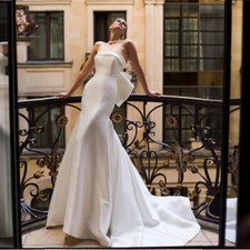 Simple Mermaid Wedding Dresses Strapless Backless Buttons Bow Satin Bridal Gowns