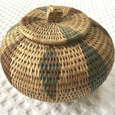 Round Basket With Lid Geometric Diamond Shape Design Small Woven Storage Basket