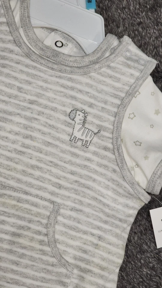 NUEVO Conjunto de 2 piezas Little Me Baby Boy Mameluco Gris Mono y Camiseta 6 M Foto 4 de 4