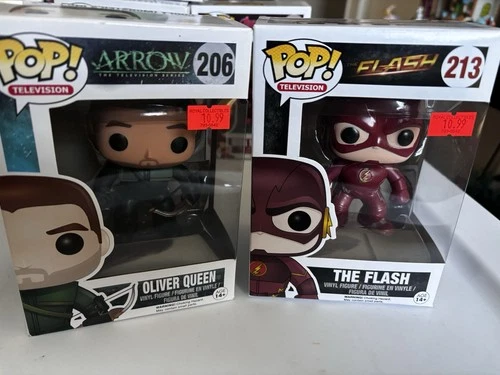 Funko Pop! Vinyl: Arrow & The Flash - Oliver Queen #206 & Flash #213 Figures