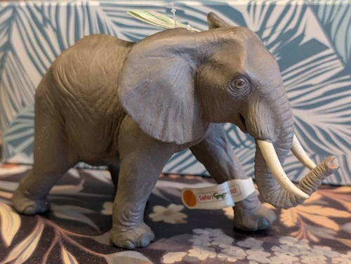 Safari LTD African Elephant Figure 1996 Grey, 6.5'' x 3.75'' Solid Plastic