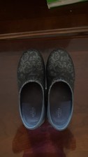 Crocs Floral Pattern Clogs