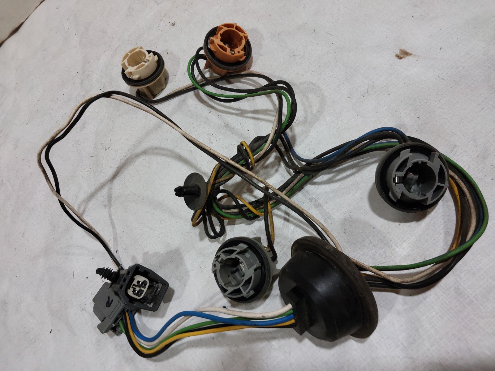 2003 to 2006 Volvo XC90 Lower Tail Light Taillight Wire Wiring Harness Pigtail