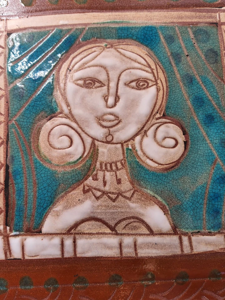 Carreau céramique émaillée scarifiée décor de femme signé Edith Fidler Vallauris - Photo 4/4