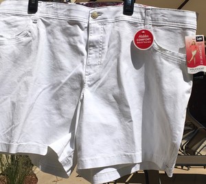 Lee Plus Size 24w White Comfort Fit Walk Short With Hidden Comfort