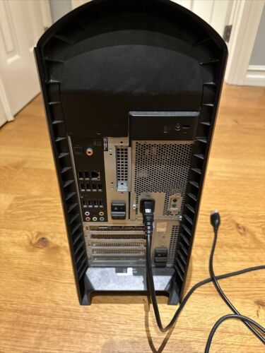 Alienware – Aurora R12 (256GB SSD + 1TB HDD, Intel Core i7 11700F, 2,5 GHz, 16 GB - Zdjęcie 4 z 5