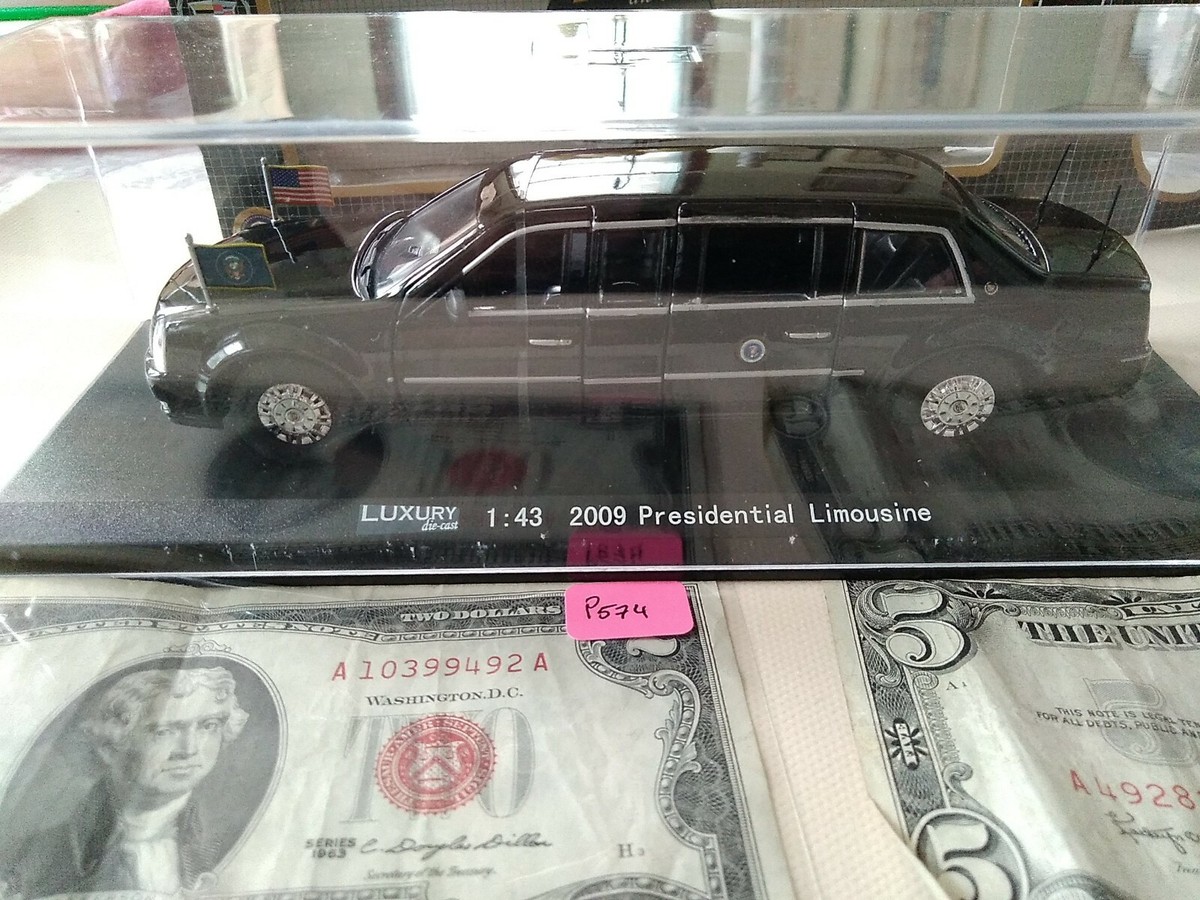 American President Limousine 2009 With $2,$5,& coins,1:43 American President Limousine 2009 With $2,$5,& coins,1:43