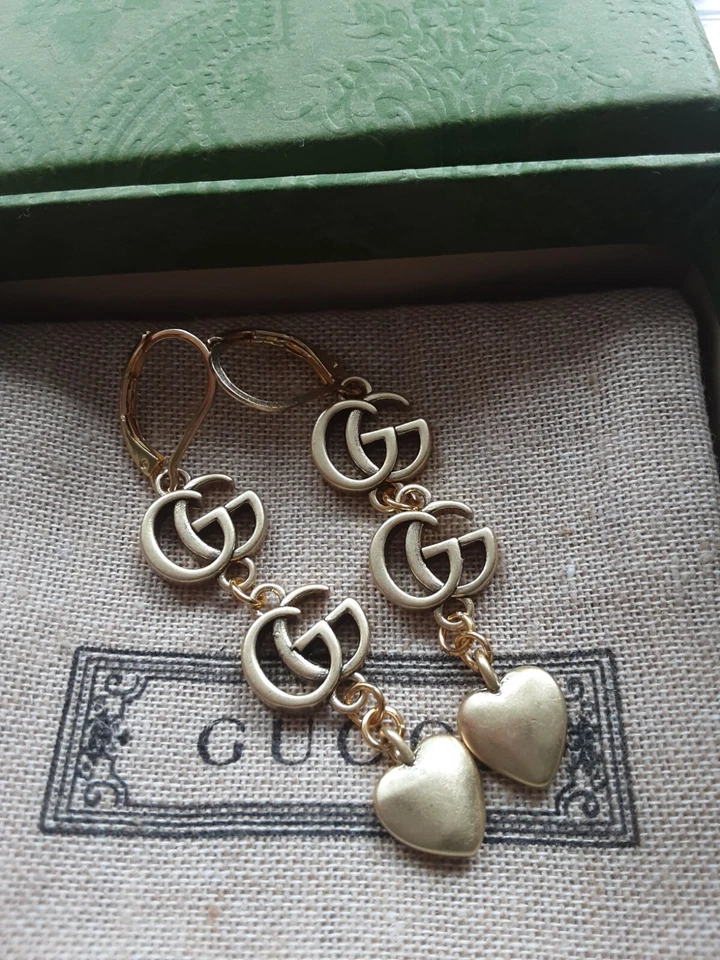 Pendientes Gucci Dijes Metal Logo GG Corazones 2.5 pulgadas Foto 4 de 4