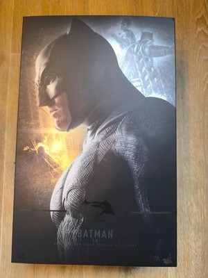 Batman 2.0 Hot Toys Batman v Superman Dawn of Justice 1:6 Figur MMS731 mit OVP