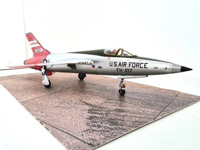 1:72 Republic F-105 US Air Force Fighter Jet gebaut (04)