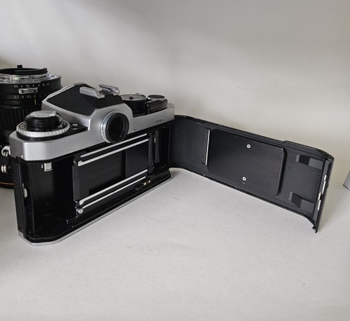 Nikon FE2 Chrome Body SLR Film Camera W/ Tokina ATX 35-70 F/2.8 Lens Nice - Bild 14 von 17