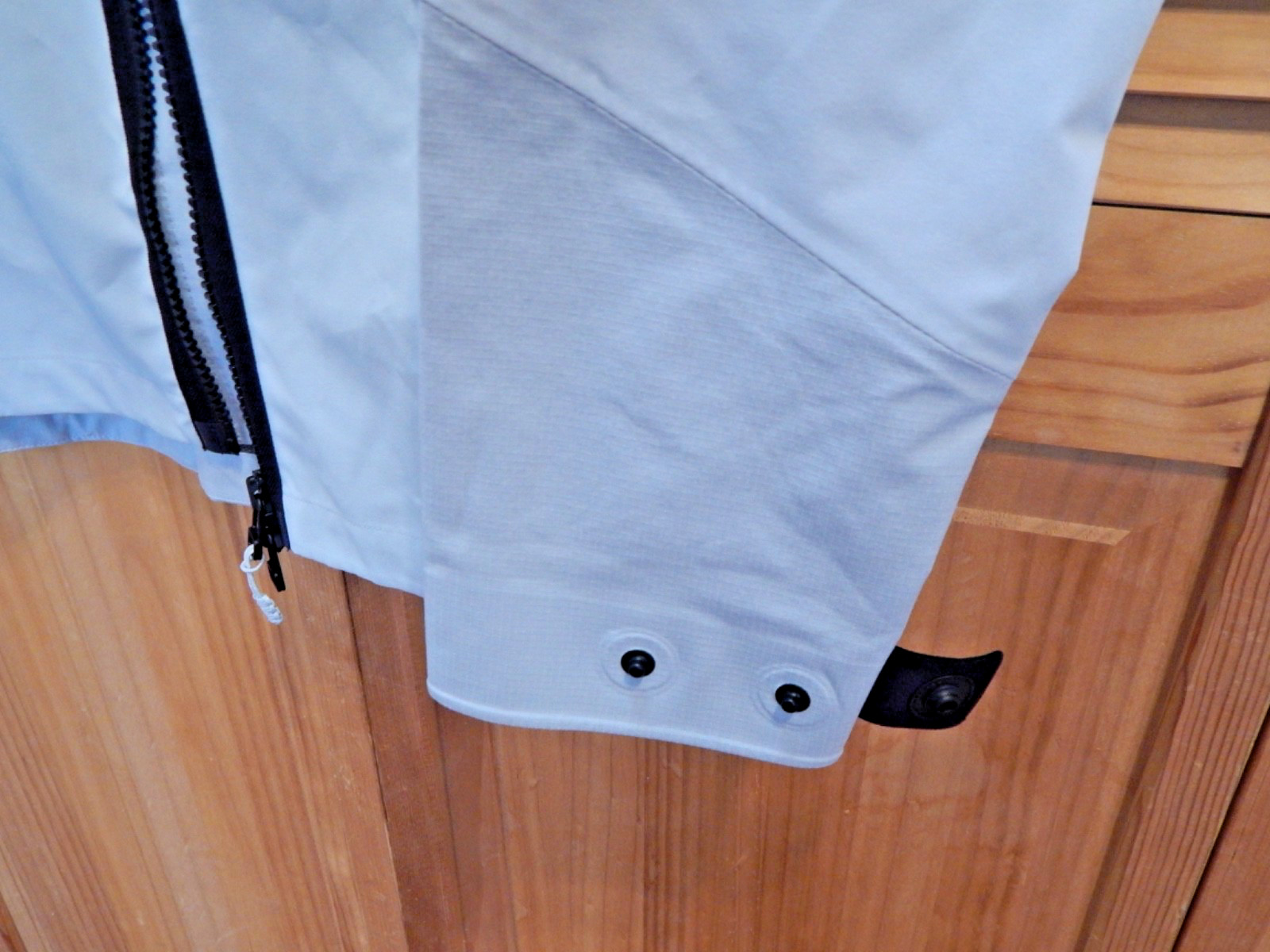 On Cloud Explorer Jacket Heavy Shell Gray- Mens M… - image 6