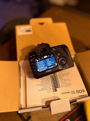 Canon EOS 5D Mark IV 30.4MP DSLR Camera Body-Only 11 K shots