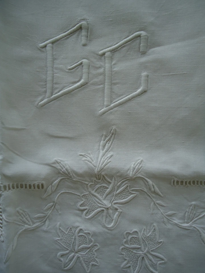 BRODERIE JOURS MONOGRAMME GC LINGE ANCIEN TISSU LIN - Photo 3/3