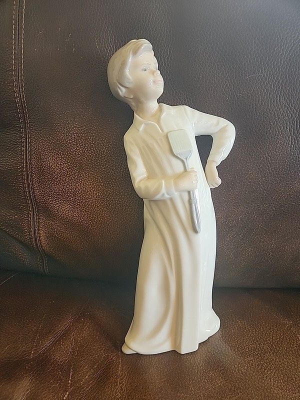 Lladro NAO Boy in Nightshirt with Fly Swatter Pocelain Figurine A5-7