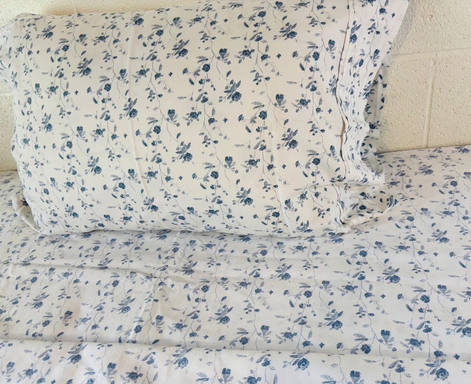 Sábana Ajustable Umbral 100% Algodón y 1 Funda de Almohada Blanco/Azul Floral REINA Foto 3 de 4