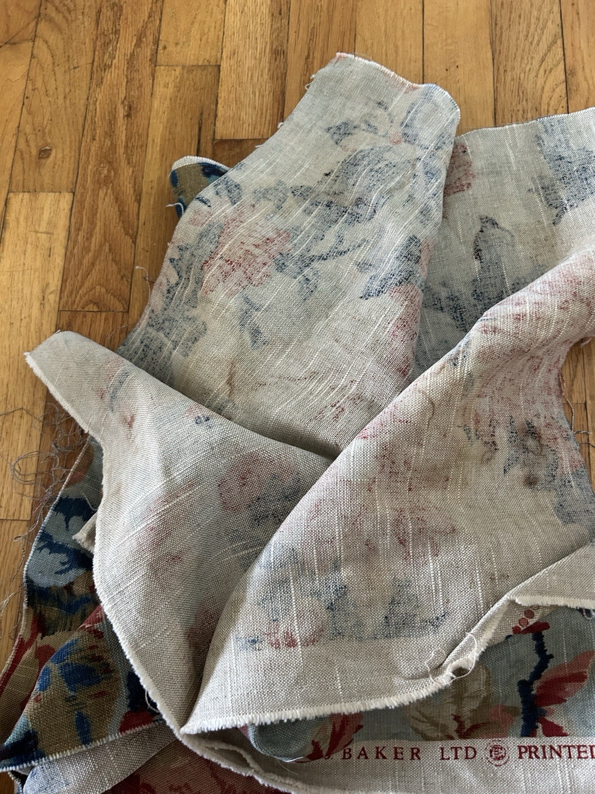 GP&J Baker Avalon Linen Fabric Remnant Floral Roses Printed In London 120”X 19”