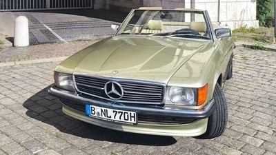 Mercedes-Benz 450 SL Distell Green Metallic R107 4.5L V8 218 HP historic registration TÜV New