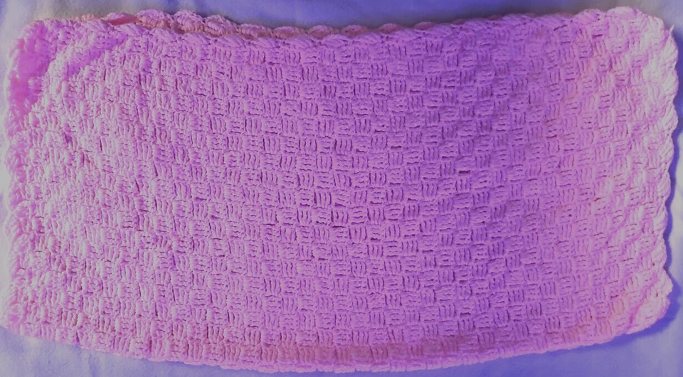 Manta bebé rosa hecha a mano ganchillo tejido suave cuna 40' X 40" Foto 4 de 4