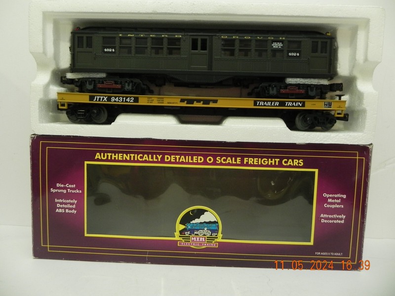 MTH O Scale 20-98489 TTX943142 Flat Car w/ Lo-V  (Green) Subway Car Non-Powered