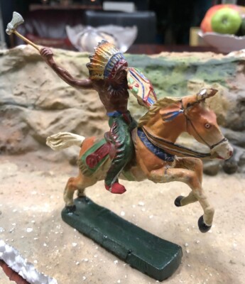 Vintage Elastolin Germany mounted Indian with axe 7cm Composition