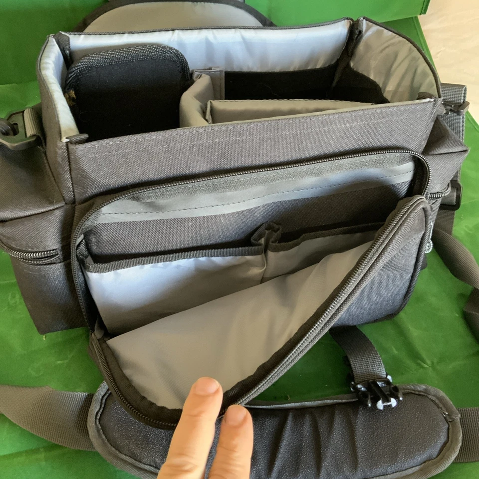 Bolsa para cámara Canon Gadget 300DG para todas las cámaras EOS y rebeldes estuche negro para cámara Foto 3 de 4