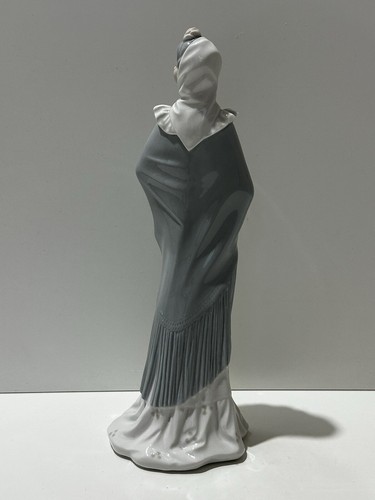 NAO By Llardro Lady With Shawl Holding Fan Figurine, 12" Tall Vintage - Picture 3 of 8