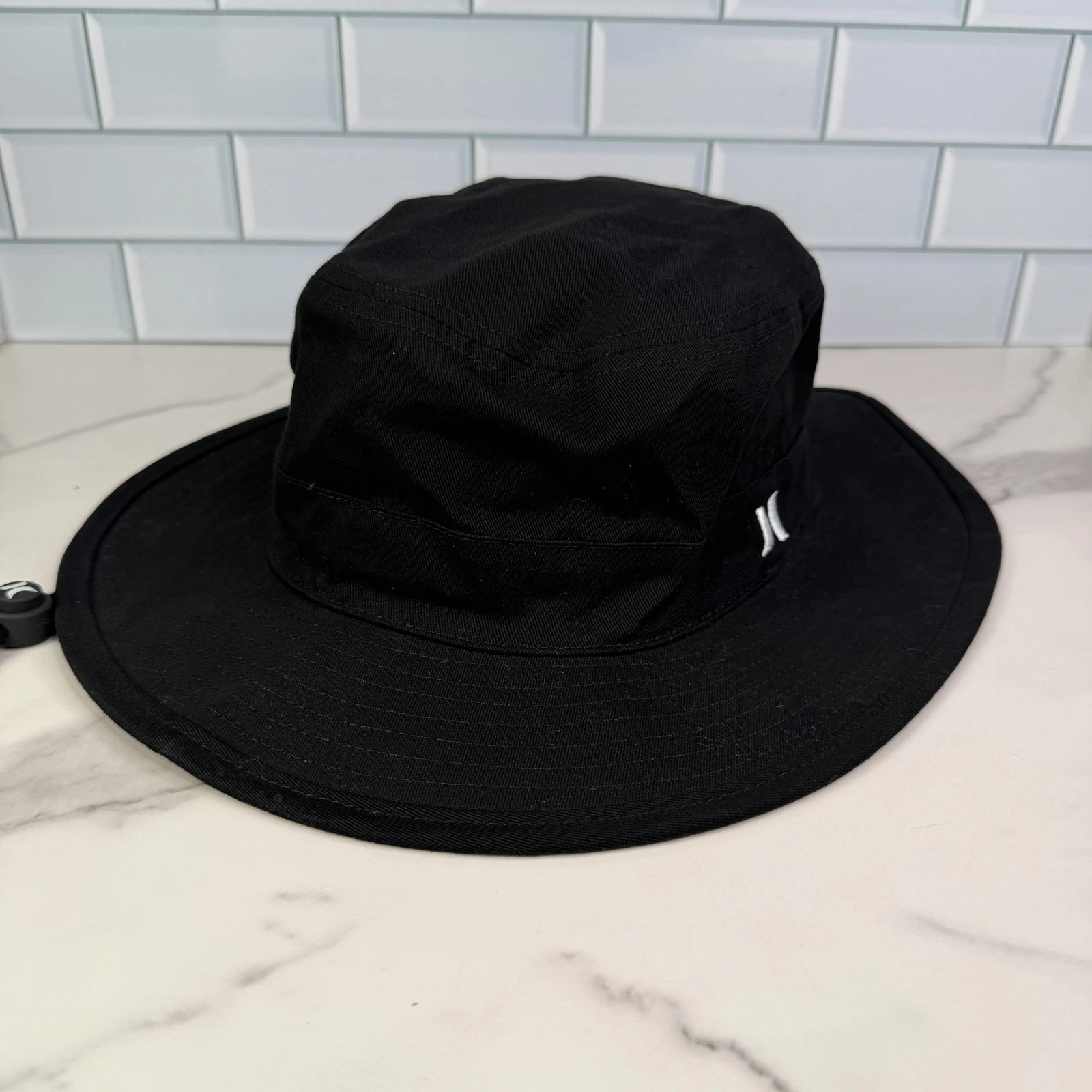 Hurley Hat Boonie Mens S-M Black Solid Wide Brim Chin Strap Outdoor Fishing