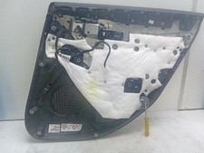 Porte arrière et accessoires Infiniti Q30