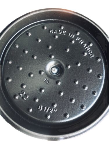 Staub Cast Iron Cocotte #22 2.75 Quart Round Cocotte Truffle NWOB - Picture 3 of 10