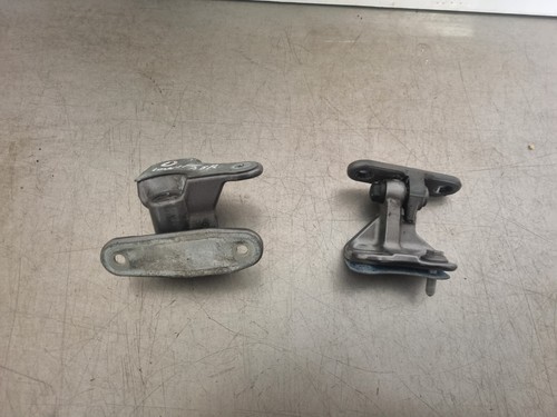 MERCEDES A CLASS W176 DOOR HINGES PAIR OSR A046572 787 GREY