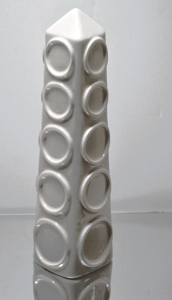 Obelisco circular de porcelana a medida Jonathan Adler Foto 4 de 4