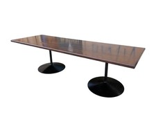 Grande tavolo di modernariato in legno di noce - Anni '70 ca.